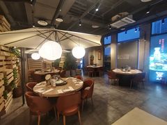 大堂-日进一片海.生腌海鲜火锅.宵夜烧烤(三里屯总店)