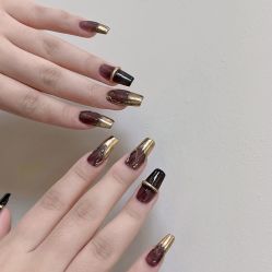-花岐款式专研健康美甲沙龙