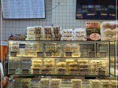 面包甜点陈列柜-白玉兰食品甜凤店(合生汇店)