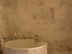 -上海滴水湖皇冠假日酒店