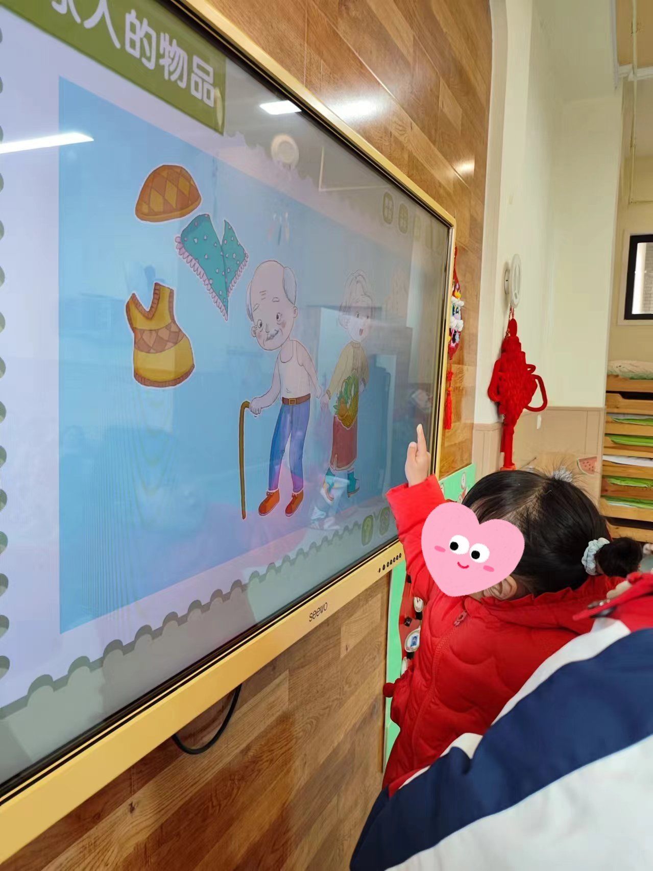 早晨起床后就说不想去幼儿园,但是也配合穿衣服,刷牙,洗脸,抹香香
