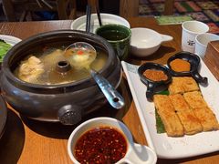 -云海肴·汽锅鸡·云南菜(天山百盛优客店)