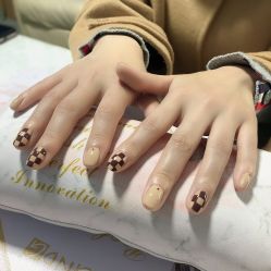 点击看大图 -聚星艺剪鸿美发中心