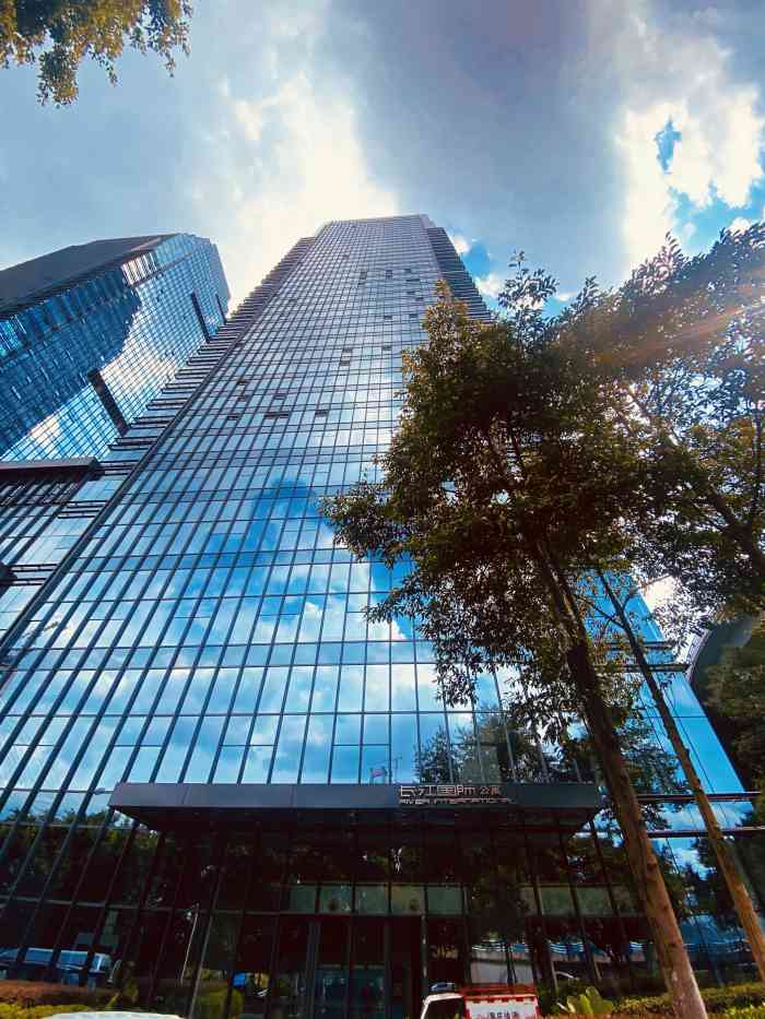 长江国际(南滨路店)-"当时和朋友只是想去拍江边的夕阳,路过长江.