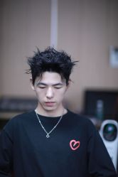 -首脑美发沙龙