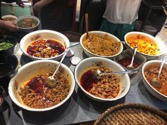 -爆炸头阿姨小四川正宗川味小吃(无任何分店)