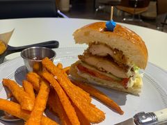 泰式罗勒鸡排汉堡-1/2half西餐(中大国际店)