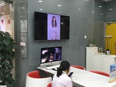 -粤港芭莎美容美发化妆学校