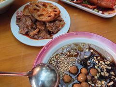 -爆炸头阿姨小四川正宗川味小吃(无任何分店)