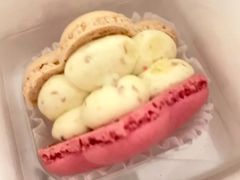 撞色玫瑰鹿卡龙-瑞幸咖啡(中关村科贸电子城店)