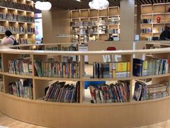 -漕河泾街道图书馆(漕河泾社区文化活动中心店)