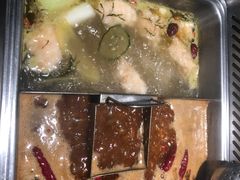 小鸳鸯锅底-野妹火锅(龙岗店)