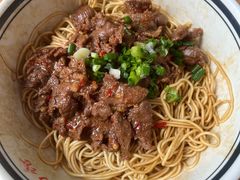 红烧肉香辣牛肉干面-李易面馆(树木岭店)