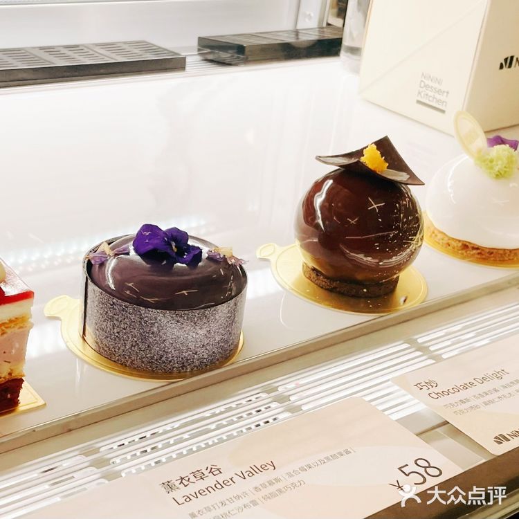 是悉尼熟悉的西瓜蛋糕的味道啊！门口还有蓝花楹树！