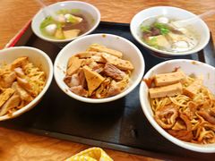 -松树干拌面店