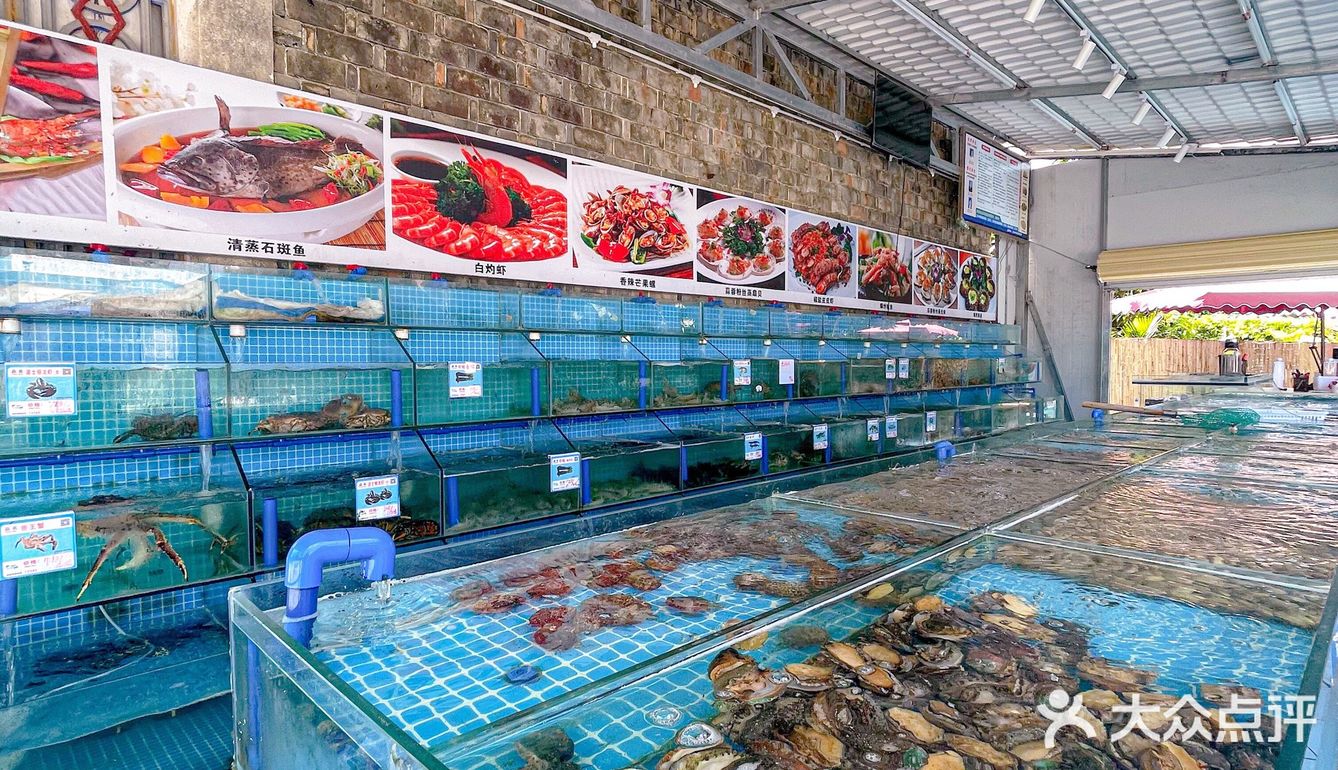 朋友推荐了一家海鲜店 说是又好吃又便宜
