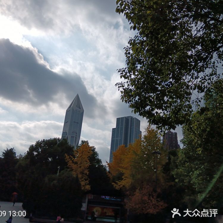 上海市南京路新世界丽笙大酒店45层旋转餐厅