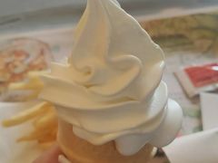 杨枝甘露风味圆筒-麦当劳(轻轨曹杨路店)