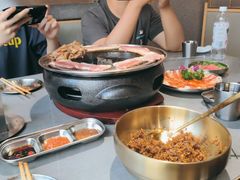 -围炉肉舍•炭烤活鳗•丹东海鲜烤肉(步行街店)