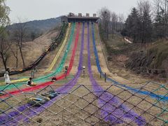 -雪山彩虹谷景区