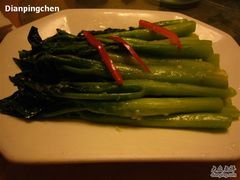 蒜茸炒芥兰：￥25.8/中份-海天一色海景自助餐厅(西港花园店)