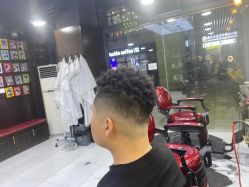 点击看大图 -Barber潮先生男士理发店