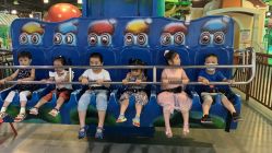 -维佳童话镇演出现场(徐东店)