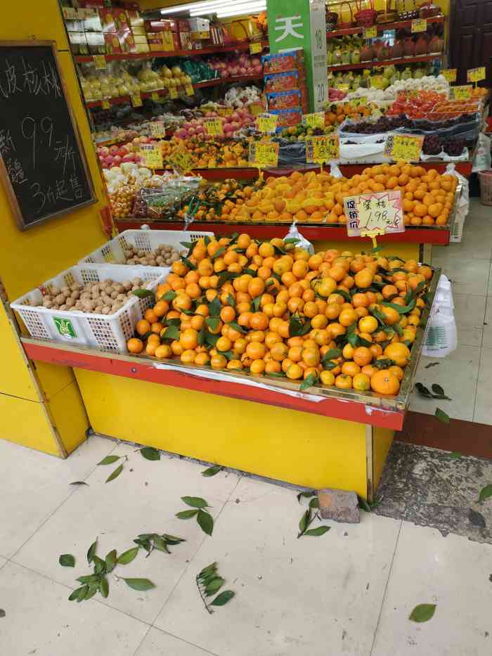 农夫果品批发行(共富路店)-"环境不错,水果摆的都很整齐,这边开了很多