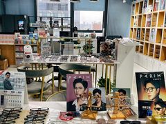 -英伦眼镜蔡司依视路折扣店(通州万达店)