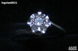 戒指太闪了，好难拍-威德钻石-克拉钻大本营(南京东路店)