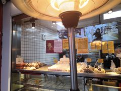 面包甜点陈列柜-鲍师傅糕点(江苏路店)