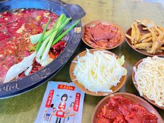 -黄潇洒老火锅(九眼桥宏济巷店)