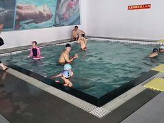 -蓝海豚游泳俱乐部(南京西路店)