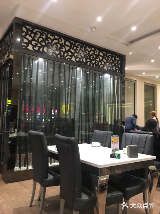 巢香扣肉馆大堂图片