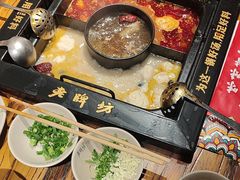 -老牌坊云南鱼豆花火锅(爱建店)