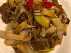 葱爆羊羔肉-巴扎美食·新疆菜·西域歌舞表演餐厅(新疆大厦店)