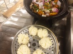 砂锅公鸡煲-破瓦寒窑·地摊烤羊排