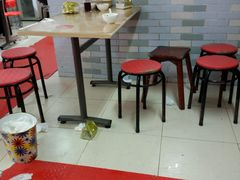 大堂-张阿三馄饨店