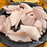 店里总共是两层，不算很大，生意很好