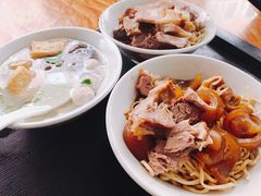-松树干拌面店