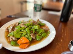 青椒肥肠-东北菜冰城一家人