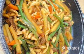 Braised Pork and Noodles in Iron Pot