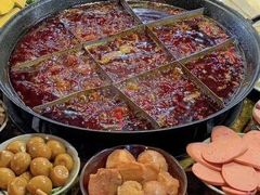 -渝嘴小老弟老火锅(华新村店)