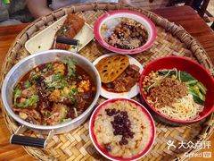 -爆炸头阿姨小四川正宗川味小吃(无任何分店)