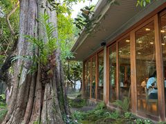 -Chom Cafe and Restaurant