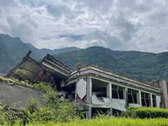 -四川汶川特大地震漩口中学遗址