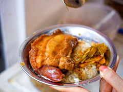 香肠糯米扣肉饭-梁阿婆廿年老牌扣肉糯米饭