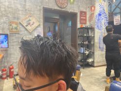 点击看大图 -T.1 hair salon烫染接发