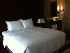 房间内-商务大床房-广州天河希尔顿酒店