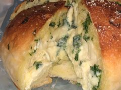蒜香乳酪包-BONBON BAKERY